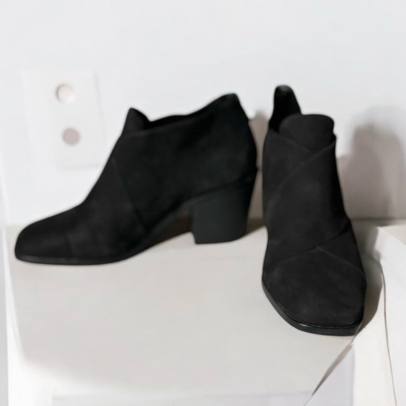 🌻NEW Eileen Fisher Irwin Black Suede Crossover Wrap Front Bootie Women's Size 5 - Picture 7 of 10